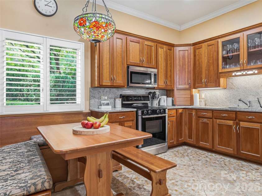 30 Dover Street, Asheville, NC 28804.  MLS# CAR4370162, YatesRealty ID 41916. 
