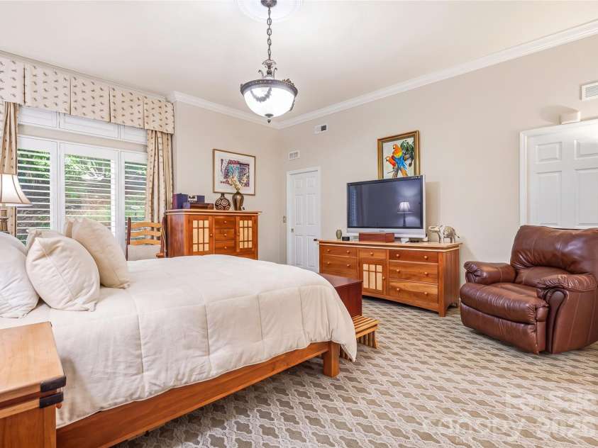 30 Dover Street, Asheville, NC 28804.  MLS# CAR4370162, YatesRealty ID 41916. 