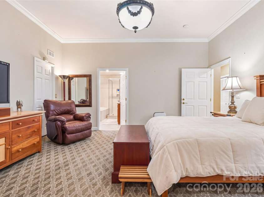 30 Dover Street, Asheville, NC 28804.  MLS# CAR4370162, YatesRealty ID 41916. 