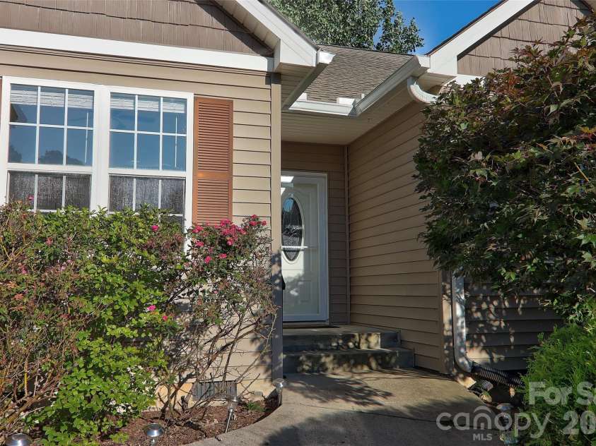 102 Woodcreek Circle, Swannanoa, NC 28778.  MLS# CAR4409853, YatesRealty ID 41918. 