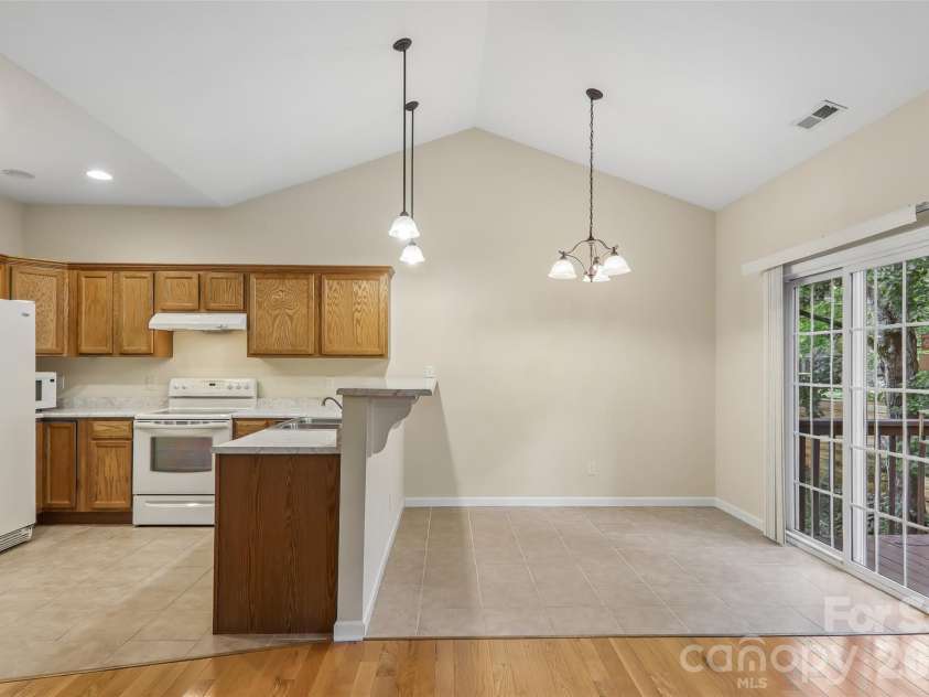 102 Woodcreek Circle, Swannanoa, NC 28778.  MLS# CAR4409853, YatesRealty ID 41918. 