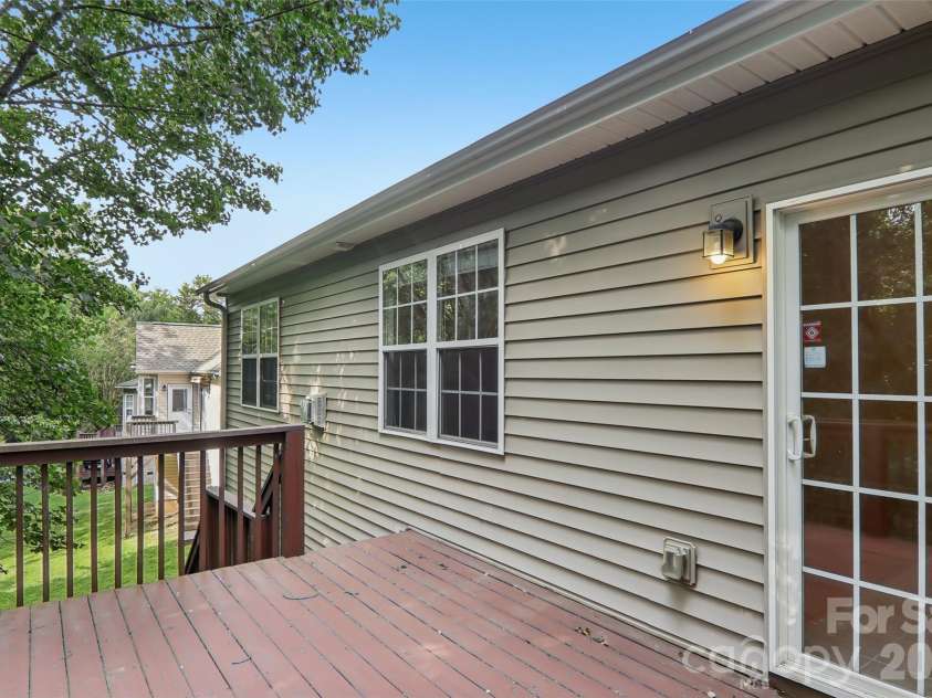102 Woodcreek Circle, Swannanoa, NC 28778.  MLS# CAR4409853, YatesRealty ID 41918. 