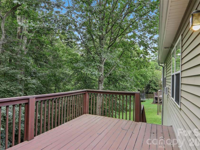 102 Woodcreek Circle, Swannanoa, NC 28778.  MLS# CAR4409853, YatesRealty ID 41918. 