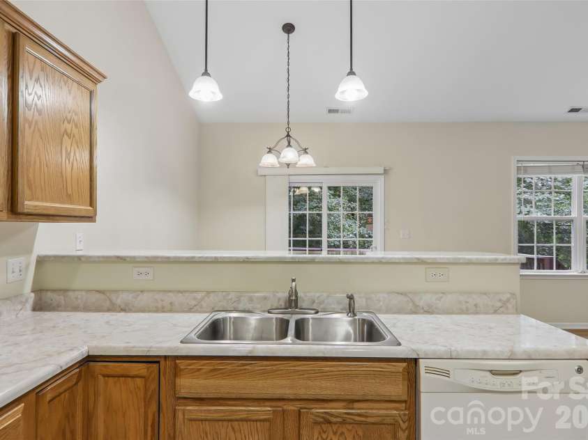 102 Woodcreek Circle, Swannanoa, NC 28778.  MLS# CAR4409853, YatesRealty ID 41918. 