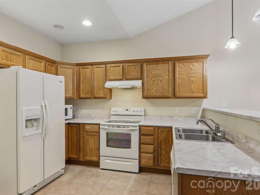 102 Woodcreek Circle, Swannanoa, NC 28778.  MLS# CAR4409853, YatesRealty ID 41918. 