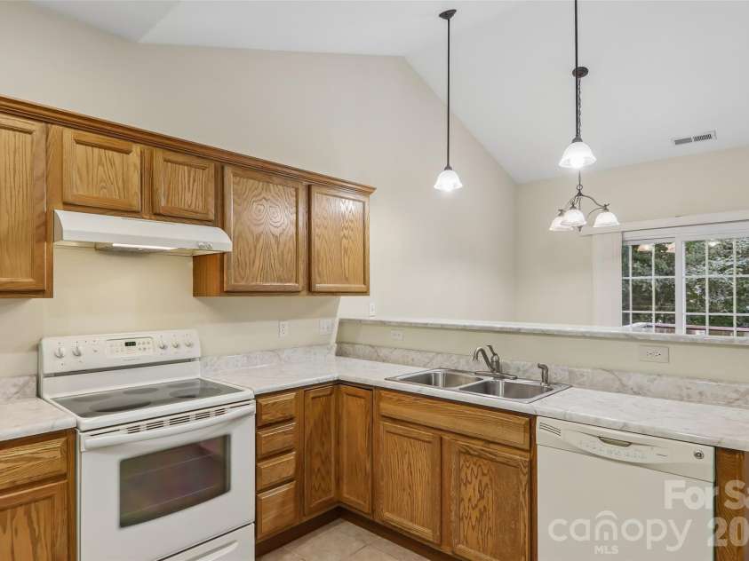 102 Woodcreek Circle, Swannanoa, NC 28778.  MLS# CAR4409853, YatesRealty ID 41918. 