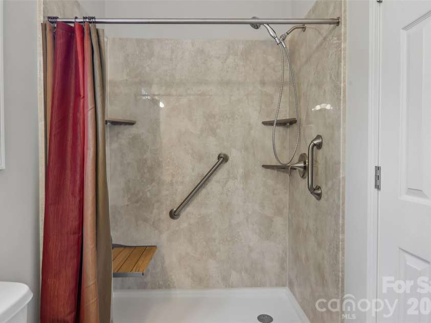 102 Woodcreek Circle, Swannanoa, NC 28778.  MLS# CAR4409853, YatesRealty ID 41918. 