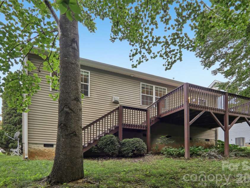 102 Woodcreek Circle, Swannanoa, NC 28778.  MLS# CAR4409853, YatesRealty ID 41918. 