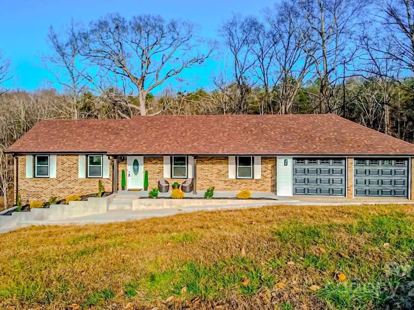 238 Lincoln Drive, Forest City, NC 28043.  MLS# CAR4328819, YatesRealty ID 4192. 