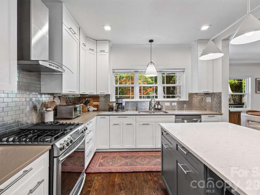 821 Woodside Avenue, Charlotte, NC 28205.  MLS# CAR4404260, YatesRealty ID 41922. 