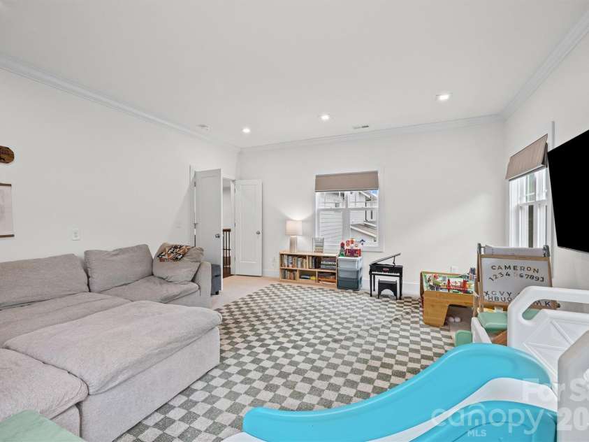 821 Woodside Avenue, Charlotte, NC 28205.  MLS# CAR4404260, YatesRealty ID 41922. 