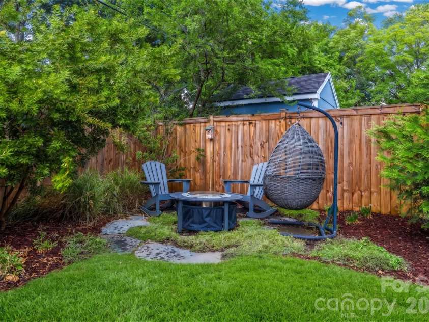 821 Woodside Avenue, Charlotte, NC 28205.  MLS# CAR4404260, YatesRealty ID 41922. 