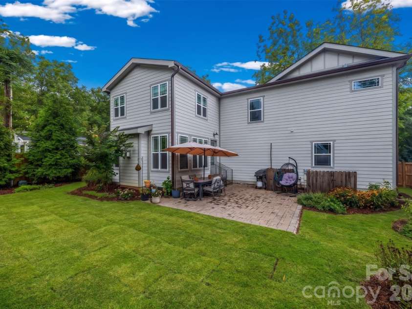 821 Woodside Avenue, Charlotte, NC 28205.  MLS# CAR4404260, YatesRealty ID 41922. 