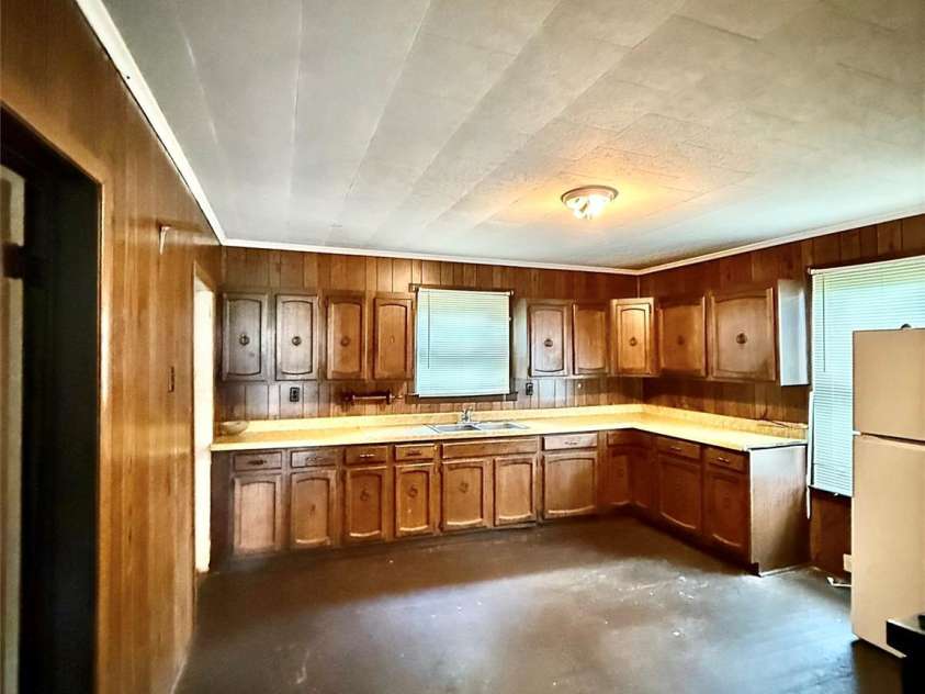 45 White Street, Chester, SC 29706.  MLS# CAR4412218, YatesRealty ID 41924. 
