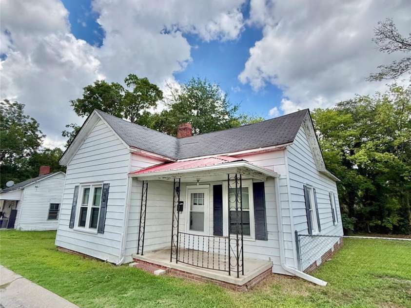 45 White Street, Chester, SC 29706.  MLS# CAR4412218, YatesRealty ID 41924. 