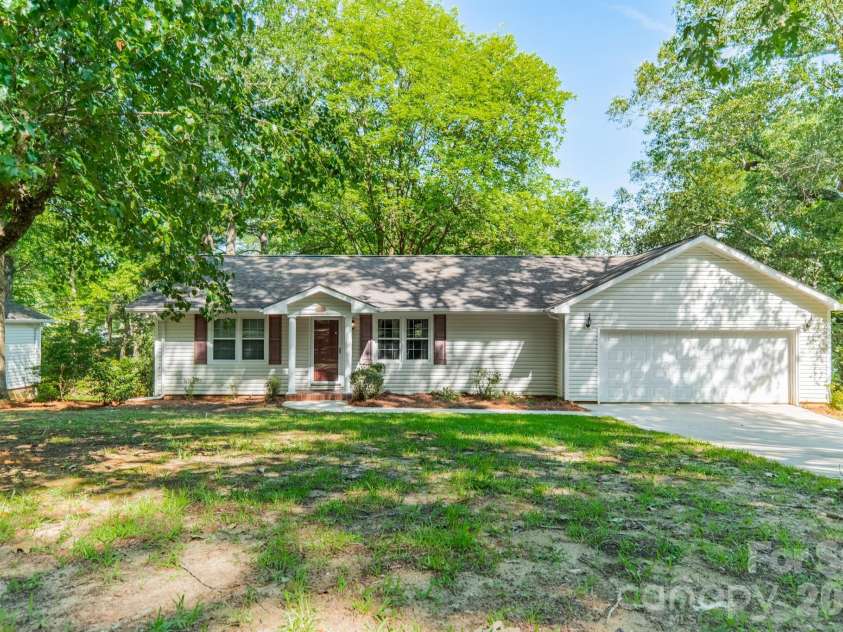 1077 Shore Drive, Lancaster, SC 29720.  MLS# CAR4403968, YatesRealty ID 41926. 
