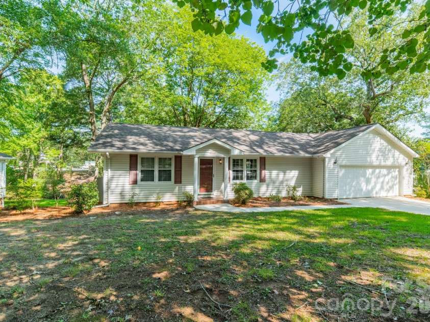 1077 Shore Drive, Lancaster, SC 29720.  MLS# CAR4403968, YatesRealty ID 41926. 