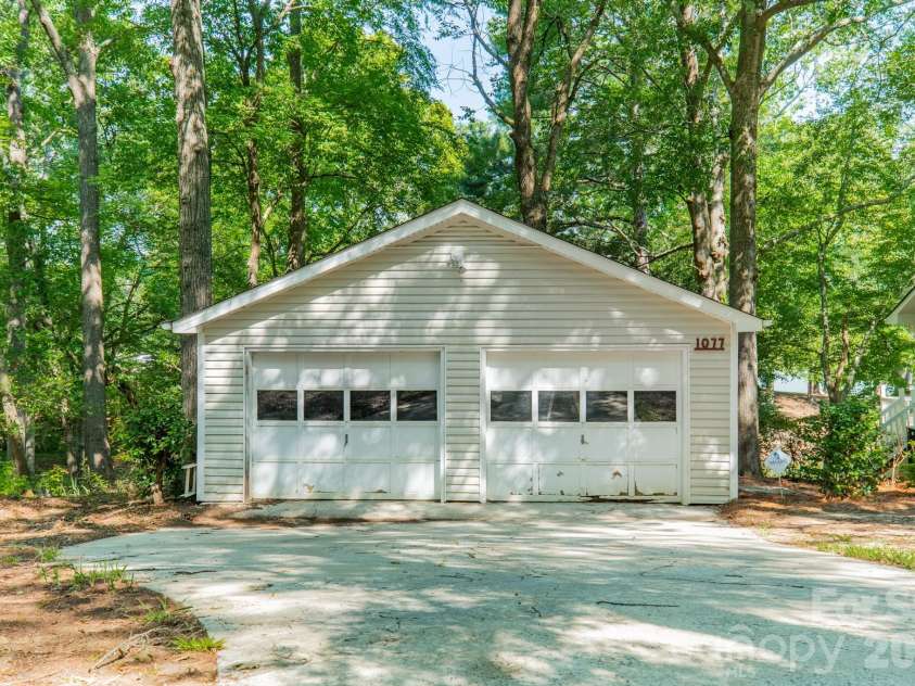 1077 Shore Drive, Lancaster, SC 29720.  MLS# CAR4403968, YatesRealty ID 41926. 