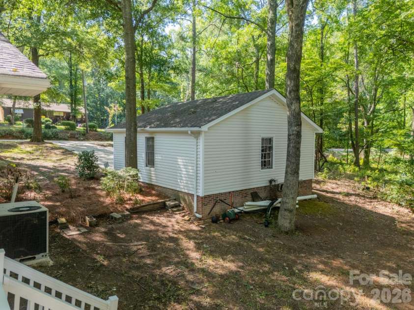 1077 Shore Drive, Lancaster, SC 29720.  MLS# CAR4403968, YatesRealty ID 41926. 