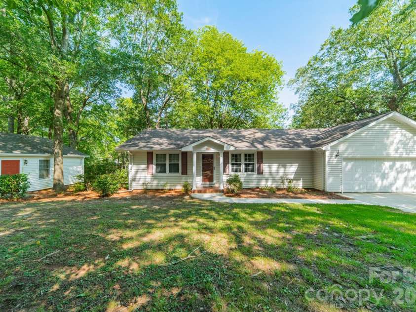 1077 Shore Drive, Lancaster, SC 29720.  MLS# CAR4403968, YatesRealty ID 41926. 