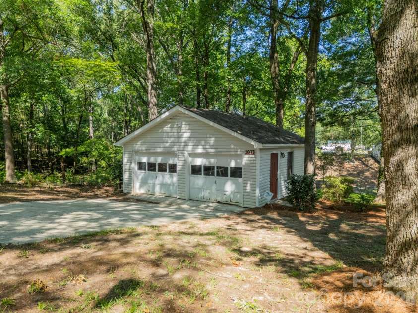 1077 Shore Drive, Lancaster, SC 29720.  MLS# CAR4403968, YatesRealty ID 41926. 