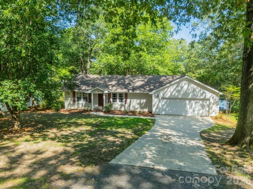 1077 Shore Drive, Lancaster, SC 29720.  MLS# CAR4403968, YatesRealty ID 41926. 