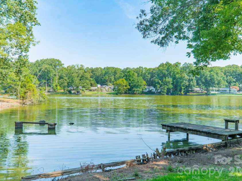1077 Shore Drive, Lancaster, SC 29720.  MLS# CAR4403968, YatesRealty ID 41926. 