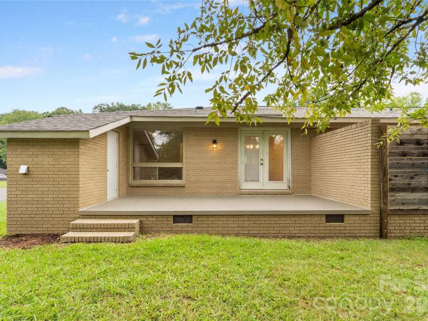 4900 Malibu Drive, Charlotte, NC 28215.  MLS# CAR4405316, YatesRealty ID 41928. Backyard