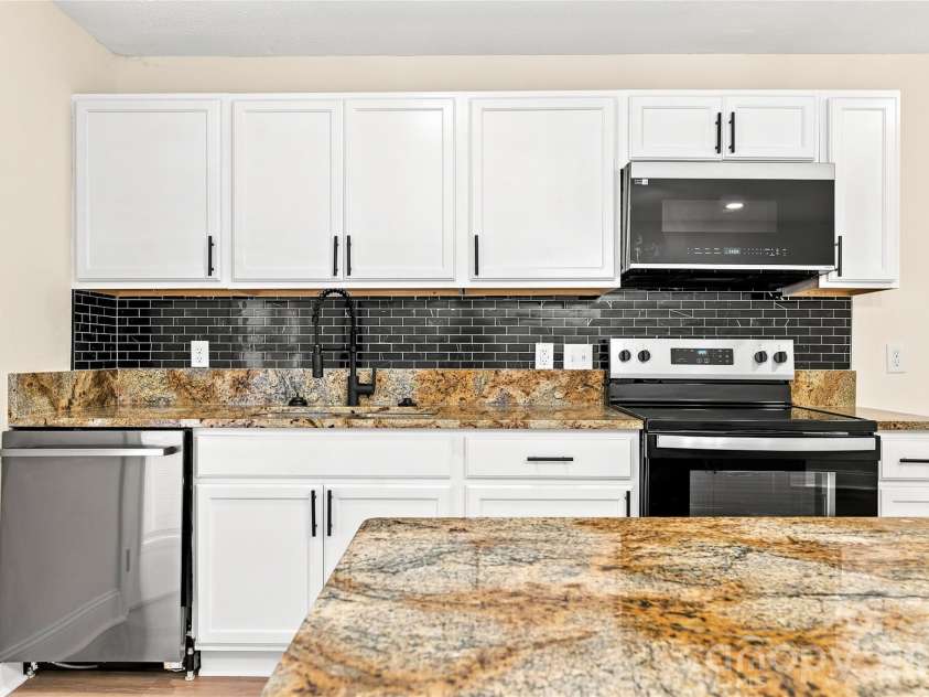 4900 Malibu Drive, Charlotte, NC 28215.  MLS# CAR4405316, YatesRealty ID 41928. Fully renovated spacious kitchen
