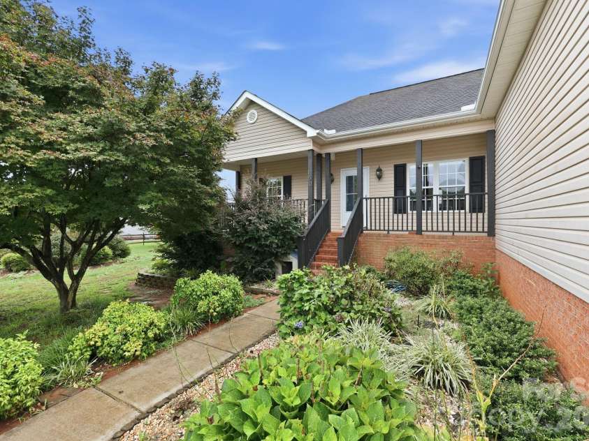 150 Evening Drive, Salisbury, NC 28147.  MLS# CAR4408691, YatesRealty ID 41929. 