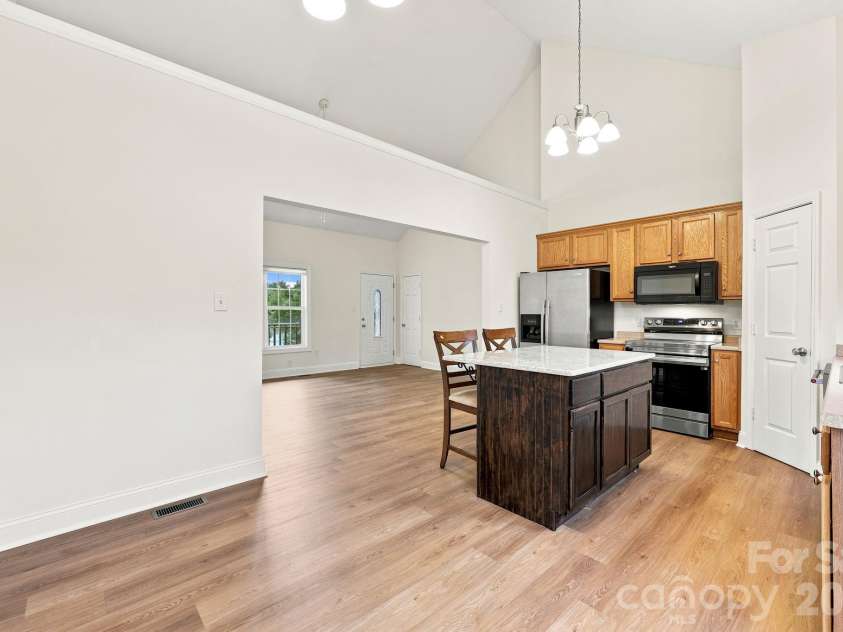 150 Evening Drive, Salisbury, NC 28147.  MLS# CAR4408691, YatesRealty ID 41929. Island with quartz tops