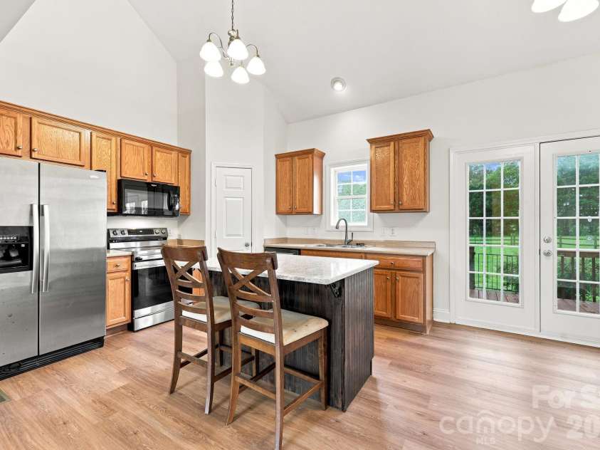 150 Evening Drive, Salisbury, NC 28147.  MLS# CAR4408691, YatesRealty ID 41929. Nice open kitchen
