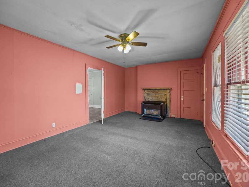 815 Desoto Avenue, Kannapolis, NC 28083.  MLS# CAR4335383, YatesRealty ID 4193. Apt A Bedroom
