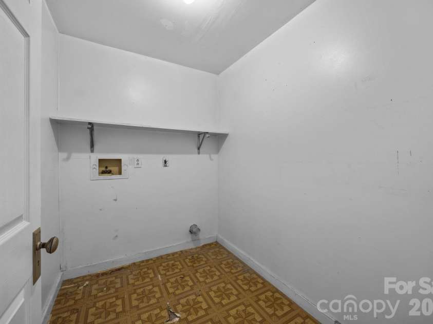 815 Desoto Avenue, Kannapolis, NC 28083.  MLS# CAR4335383, YatesRealty ID 4193. Apt A Laundry Room