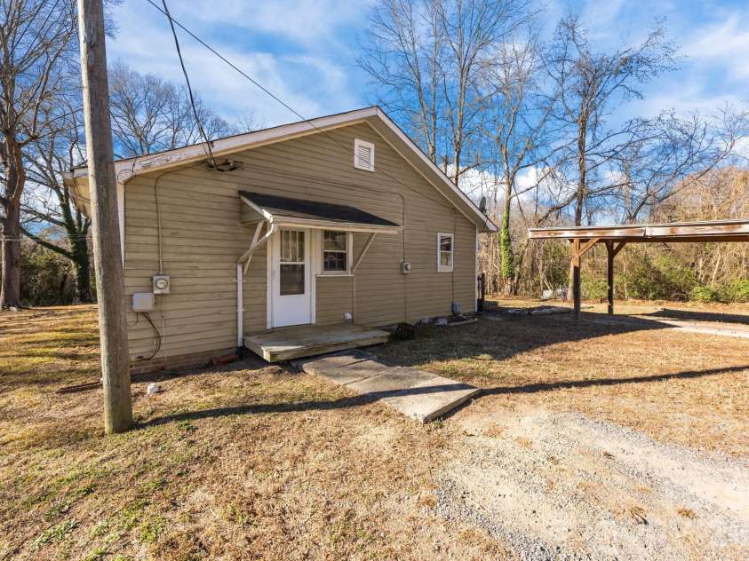 815 Desoto Avenue, Kannapolis, NC 28083.  MLS# CAR4335383, YatesRealty ID 4193. Apt B