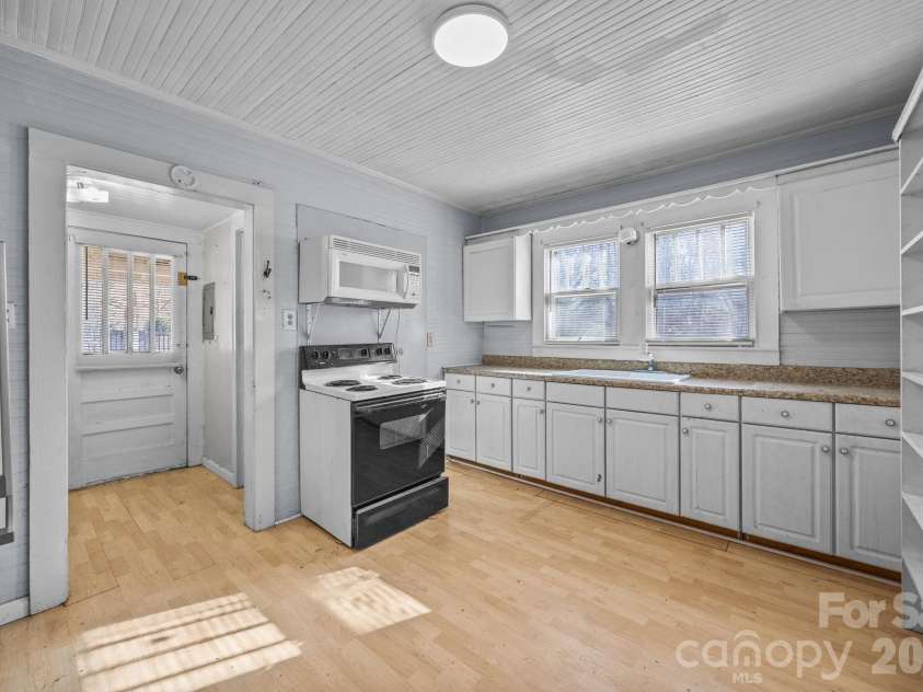815 Desoto Avenue, Kannapolis, NC 28083.  MLS# CAR4335383, YatesRealty ID 4193. Apt B Kitchen with range, microwave & refrigerator