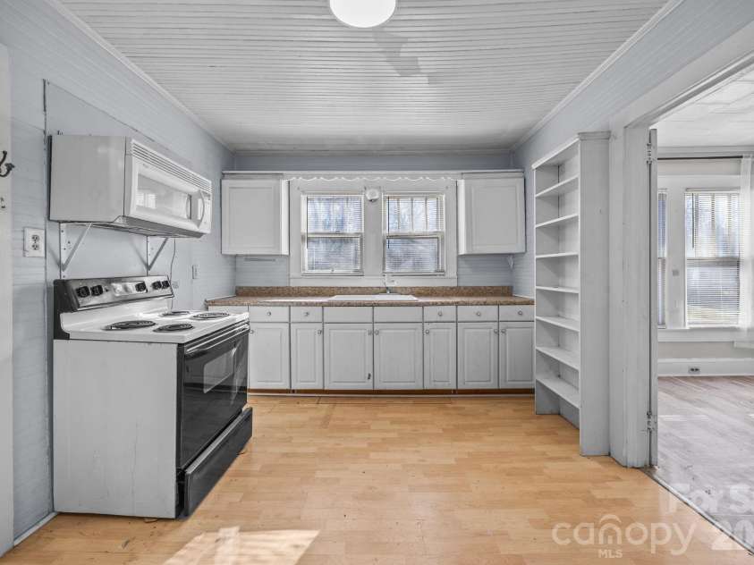 815 Desoto Avenue, Kannapolis, NC 28083.  MLS# CAR4335383, YatesRealty ID 4193. Apt B Kitchen with range, microwave & refrigerator