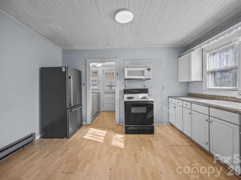 815 Desoto Avenue, Kannapolis, NC 28083.  MLS# CAR4335383, YatesRealty ID 4193. Apt B Kitchen with range, microwave & refrigerator