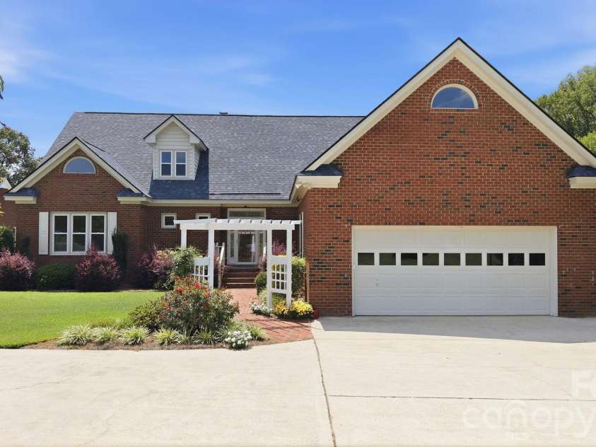 6303 Pointe Lane, Rocky Mount, NC 27803.  MLS# CAR4410505, YatesRealty ID 41934. 