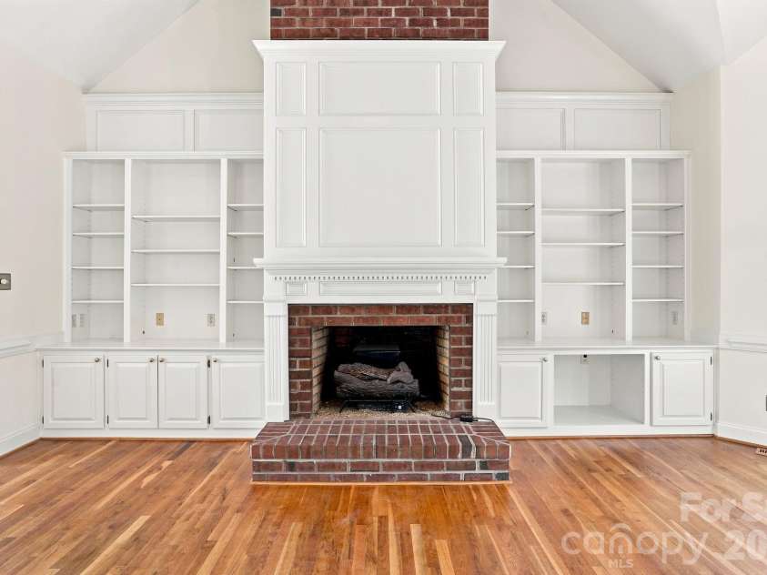 6303 Pointe Lane, Rocky Mount, NC 27803.  MLS# CAR4410505, YatesRealty ID 41934. Built-in book cases/