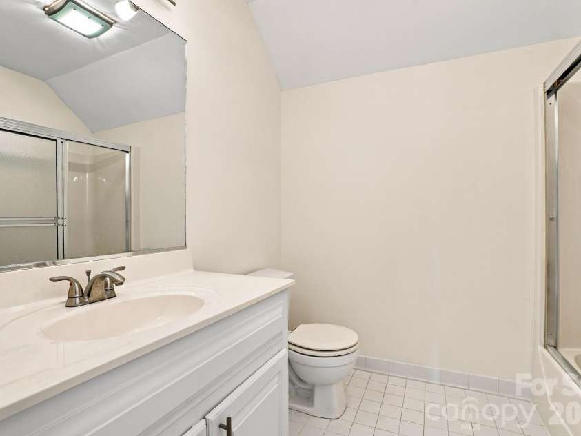 6303 Pointe Lane, Rocky Mount, NC 27803.  MLS# CAR4410505, YatesRealty ID 41934. Full Bath, upstairs