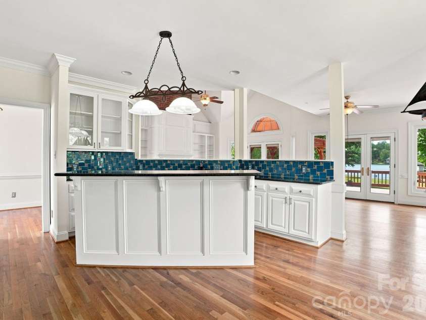 6303 Pointe Lane, Rocky Mount, NC 27803.  MLS# CAR4410505, YatesRealty ID 41934. Kitchen / breakfast bar