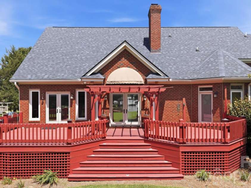 6303 Pointe Lane, Rocky Mount, NC 27803.  MLS# CAR4410505, YatesRealty ID 41934. River/Lake side