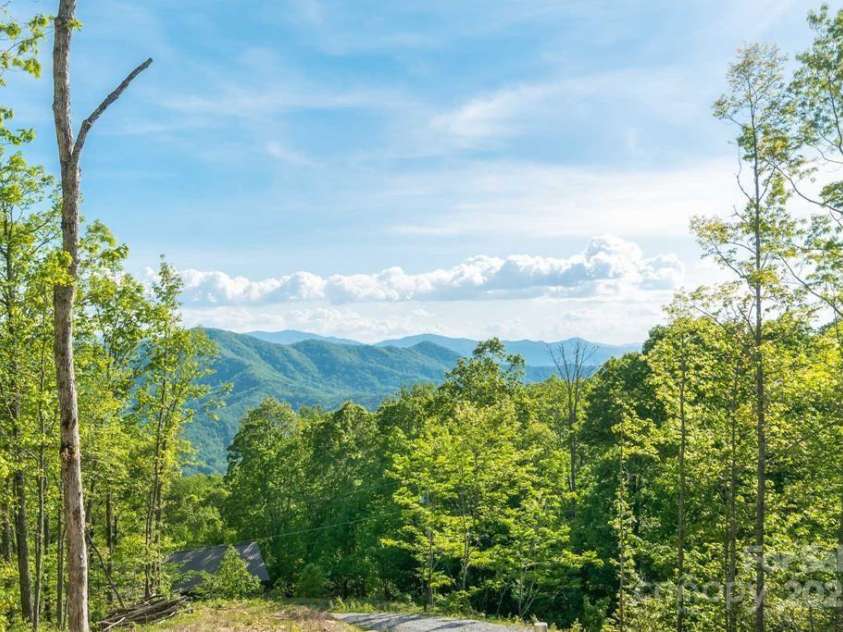 242 Crossview Drive, Bryson City, NC 28713.  MLS# CAR4320592, YatesRealty ID 41935. 