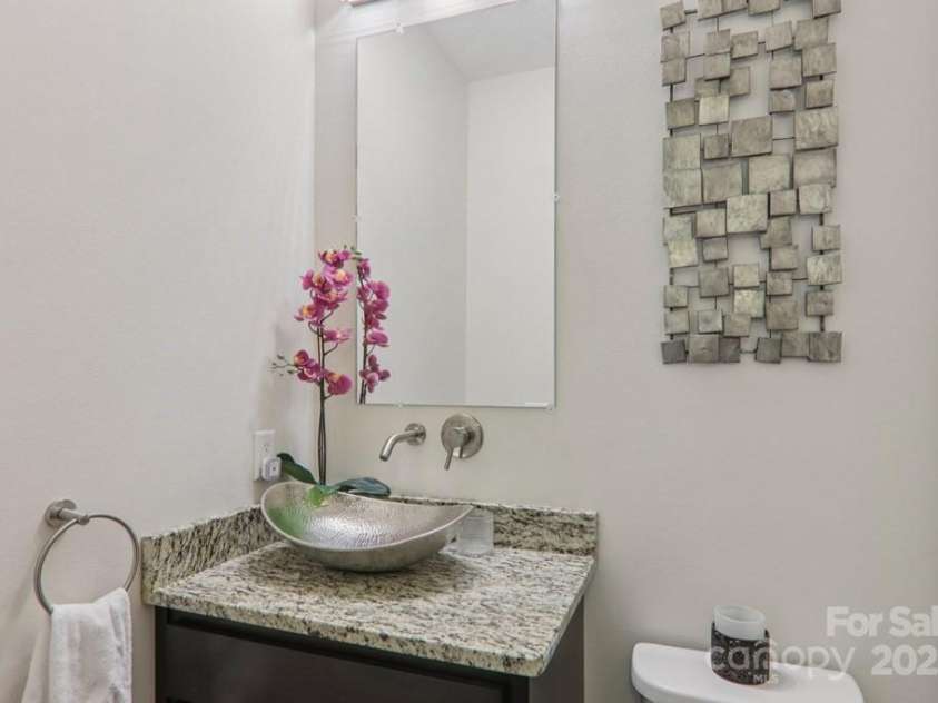 242 Crossview Drive, Bryson City, NC 28713.  MLS# CAR4320592, YatesRealty ID 41935. 