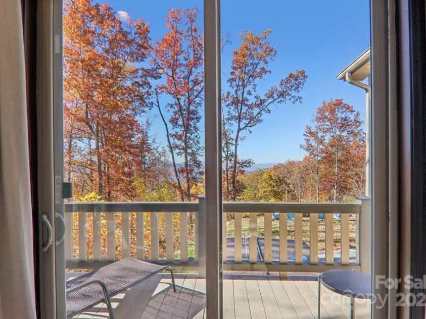 242 Crossview Drive, Bryson City, NC 28713.  MLS# CAR4320592, YatesRealty ID 41935. 