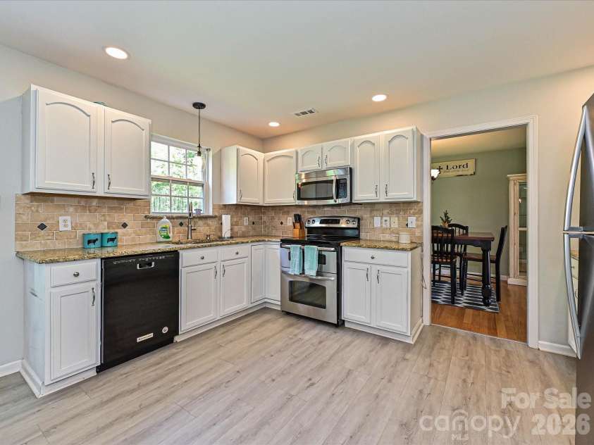 126 Rusty Nail Drive, Mooresville, NC 28115.  MLS# CAR4409612, YatesRealty ID 41936. Kitchen