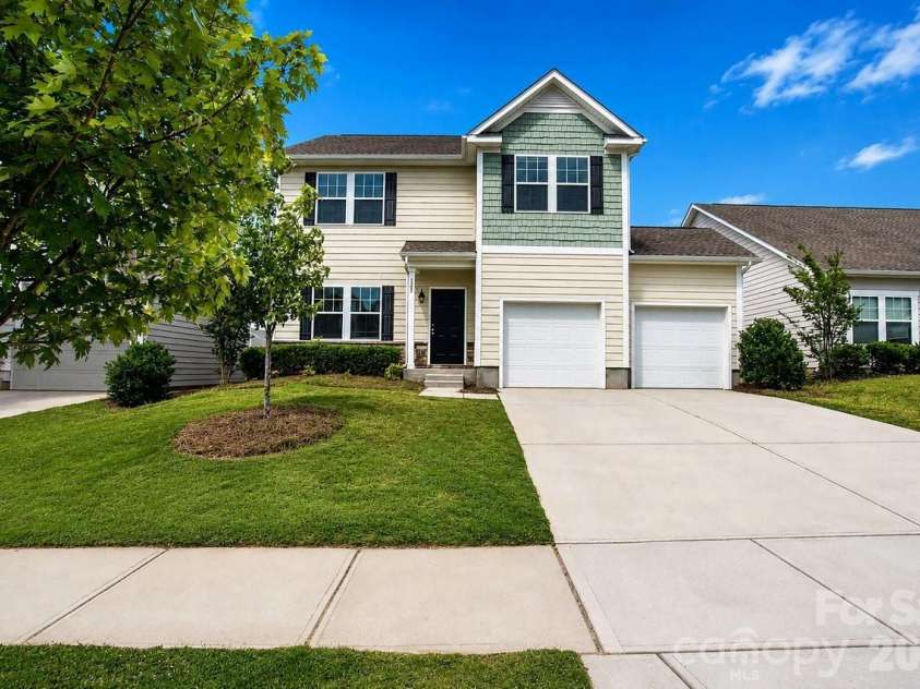 122 Canada Drive, Statesville, NC 28166.  MLS# CAR4393982, YatesRealty ID 41941. 