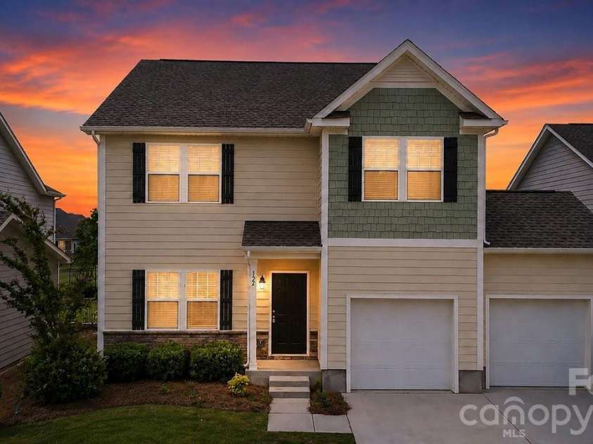 122 Canada Drive, Statesville, NC 28166.  MLS# CAR4393982, YatesRealty ID 41941. 