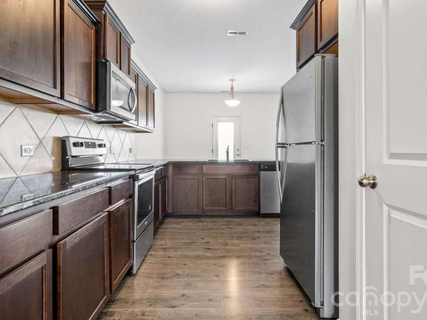 122 Canada Drive, Statesville, NC 28166.  MLS# CAR4393982, YatesRealty ID 41941. 